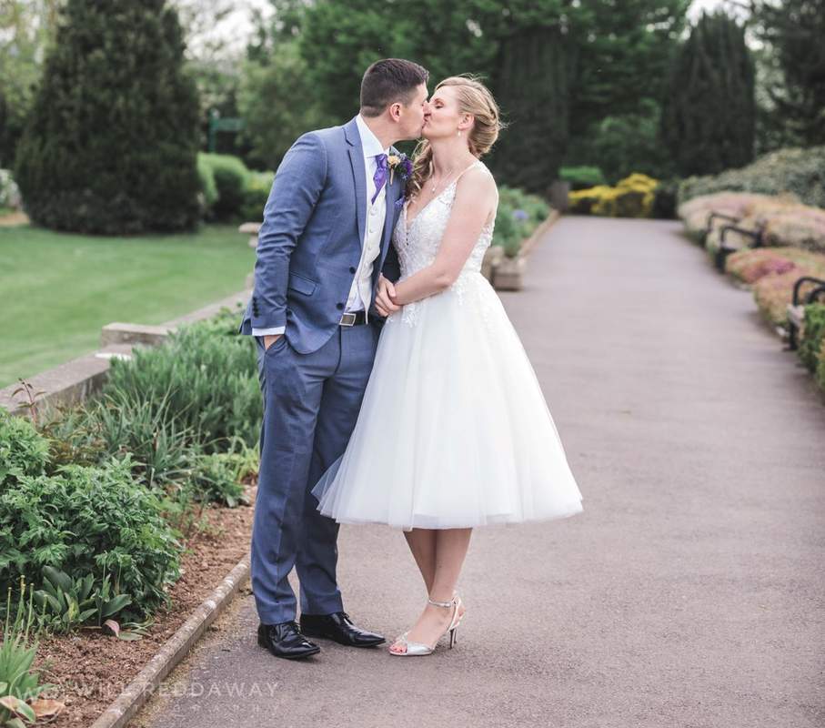 https://www.realweddings.co.uk/media/CACHE/images/showcases/exeter-golf-and-country-club/ee01660d6a2c4802bc9a774ce0b6d99c/7e816253d6e983a910fb75c2ced2d873.jpg
