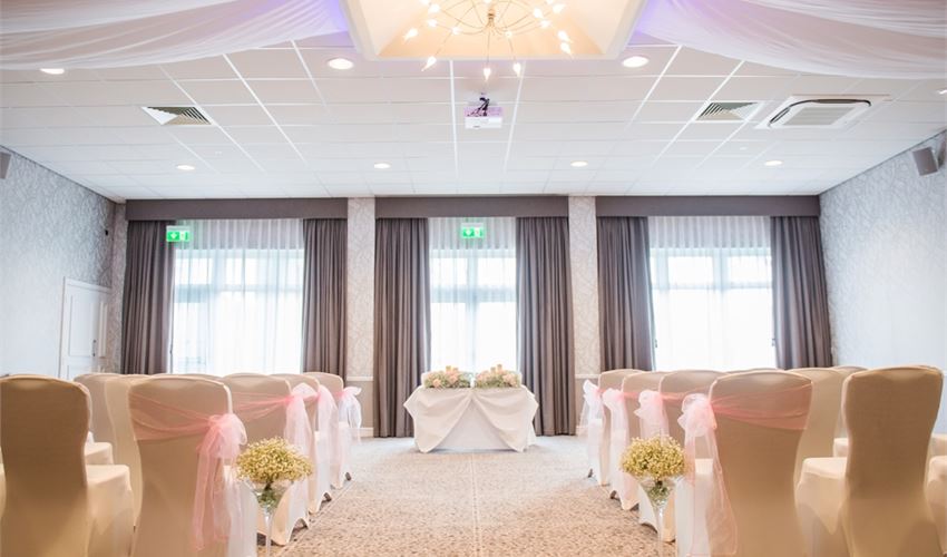 https://www.realweddings.co.uk/media/showcases/north-lakes-hotel-and-spa/4338575e558f4dc8ad9b5cc2c728e346.jpg